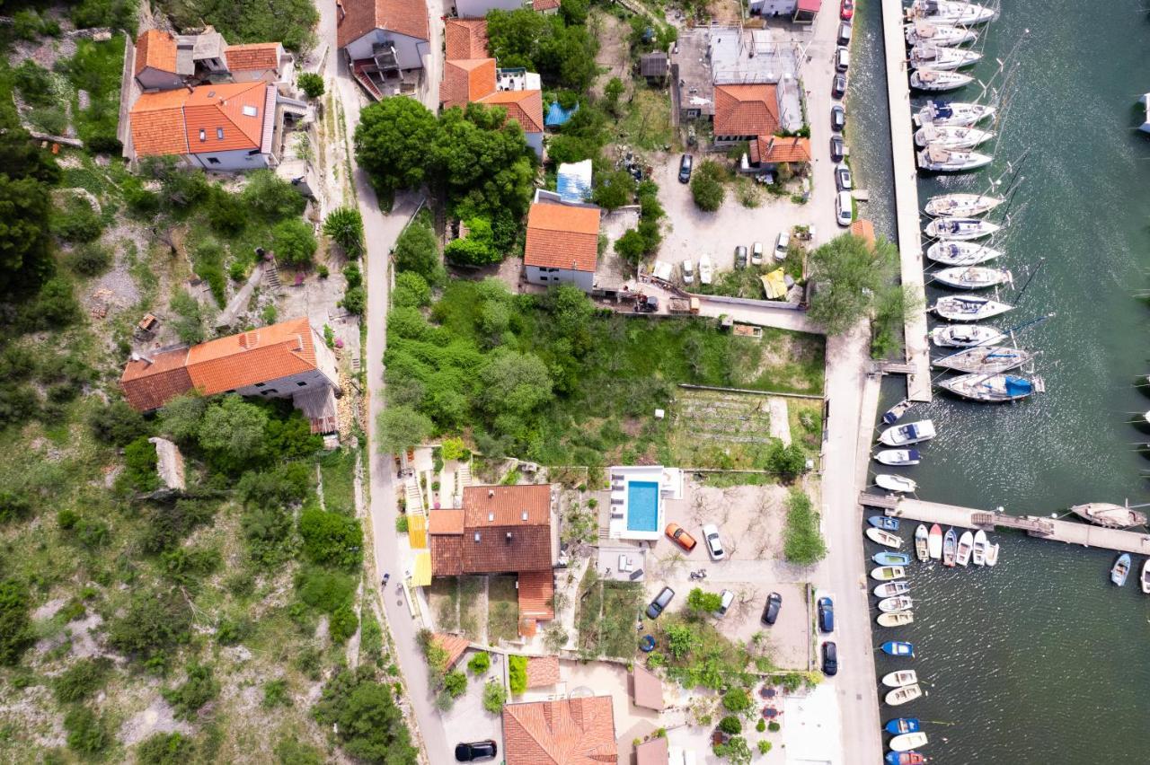 Mila And Jurija Formenti 2 Apartments In Heart Of Nautic Marina, With Heated Swimming Pool, Bikes, Sup, Kajak Skradin Eksteriør billede